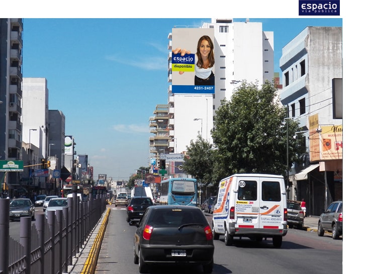AV. H. YRIGOYEN 3900 LANUS CENTRO